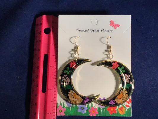 Dried flowers in acrylic crescent moon earrings